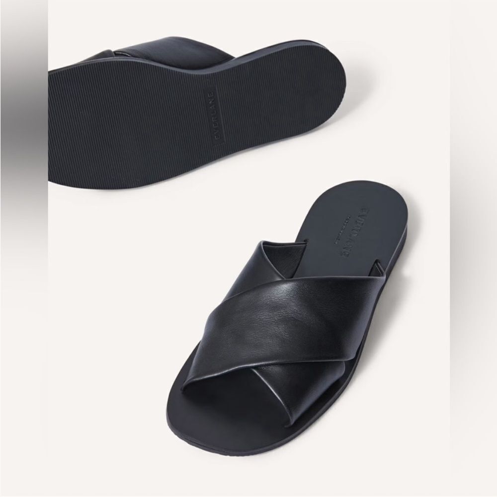 New Everlane The Day Crossover Sandal in Black
Size 11